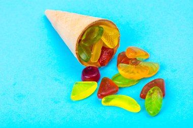 Meyve jöle ve gözleme boynuz