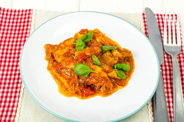 Frango de carne de filé, peru com páprica e tomate — Fotografia de Stock