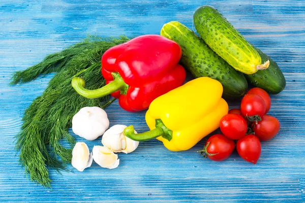 Mischung aus frischem Gemüse für Salat — Stockfoto