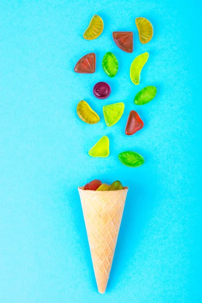 Frukt gelé och våffla horn — Stockfoto