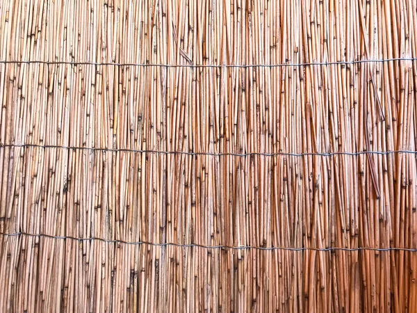 Fundo decorativo de troncos de bambu seco — Fotografia de Stock