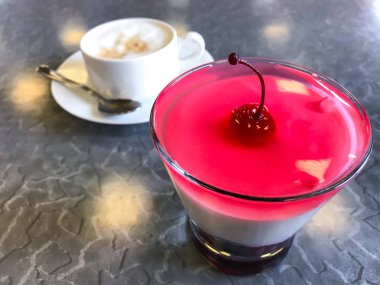 Meyve berry kremsi jöle tatlısı