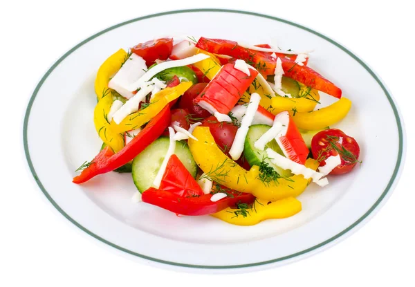 Ensalada de palitos de cangrejo con verduras frescas —  Fotos de Stock