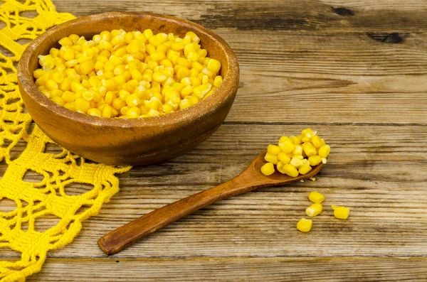 Sweet Ripe Canned Corn Wooden Bowl Studio Photo — Stock Photo, Image