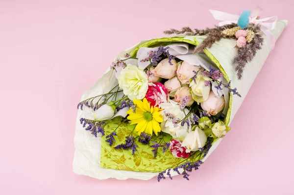 Buquê Férias Criativo Flores Frescas Secas Foto Estúdio — Fotografia de Stock