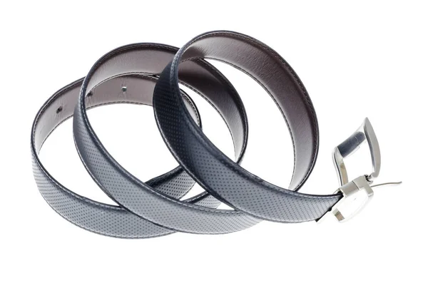 Cinturón Retorcido Cuero Negro Aislado Sobre Fondo Blanco Estudio Foto — Foto de Stock