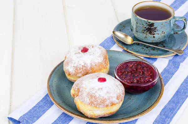 Traditionele Voedseldonuts Met Poedersuiker Jam Concept Achtergrond Joodse Feestdag Chanoeka — Stockfoto