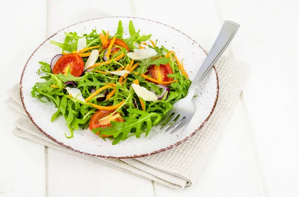 Insalata di verdure leggere, concetto di perdita di peso, alimentazione sana — Foto Stock