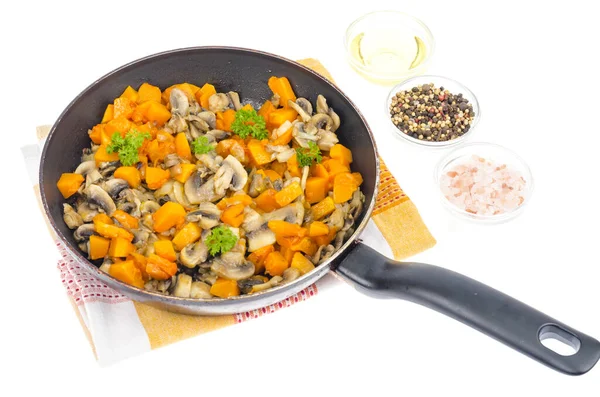 Stufato Vegetale Vegetariano Zucca Funghi Padella Sfondo Bianco Studio Foto — Foto Stock