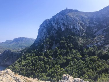 Cape Formentor 'un manzara manzarası, turistler. Fotoğraf..