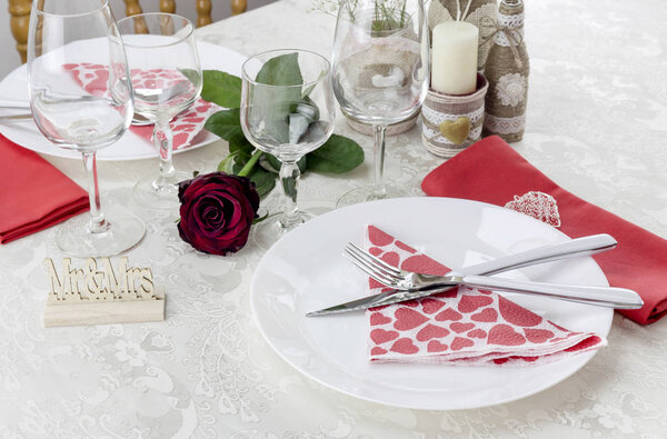 The table setting on Valentine 's day
