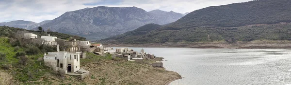 Deserted village on the lake — Stock Photo, Image