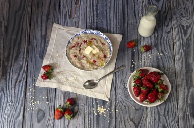 çilek ile yulaf ezmesi