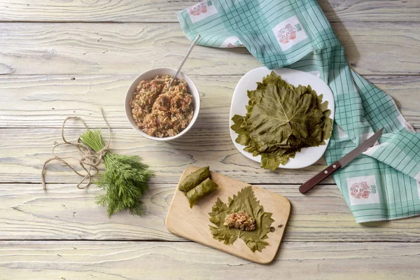 Yaprak dolma hazırlanması 