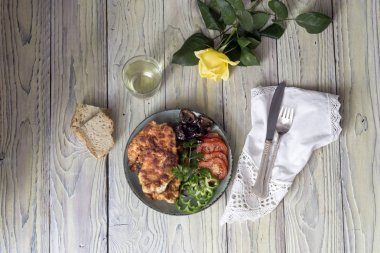 Tavuk göğsü yakın çekim üzerinden şnitzel