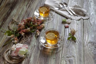 Bardak çay tablo yakın çekim ile