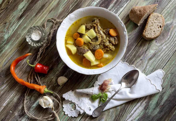 Sopa de carne na mesa — Fotografia de Stock