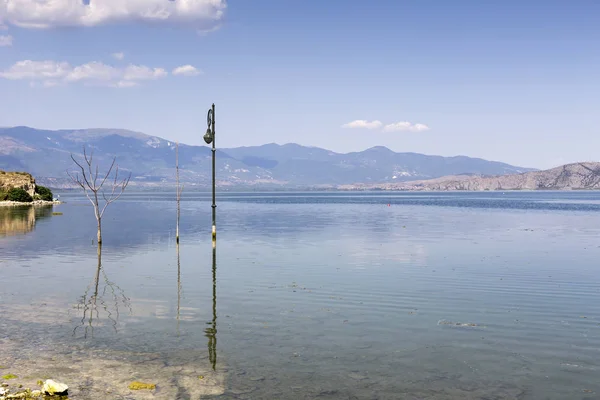 Aussicht auf einen Bergsee — Stockfoto