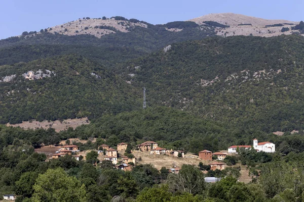 Stare, opuszczone gliniane domy (Macedonia, Północno-Zachodnia Grecja) — Zdjęcie stockowe