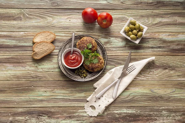 Pirinç ve kıyma ile Beşamel sos 