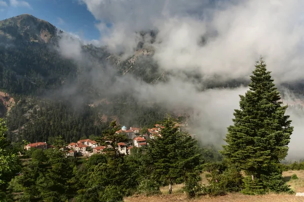 Paisaje de montaña (Grecia central, región de Karpenisi ) —  Fotos de Stock