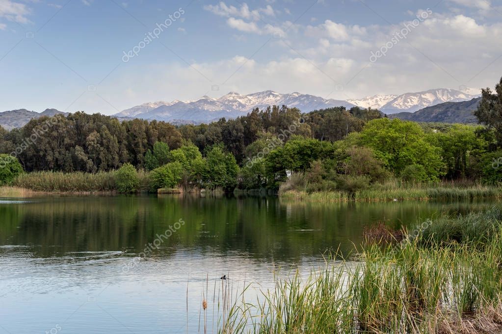 Vista sobre el lago Agias (isla de Creta, Grecia) 2022