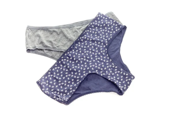 Beyaz bir arka planda kadın külotu