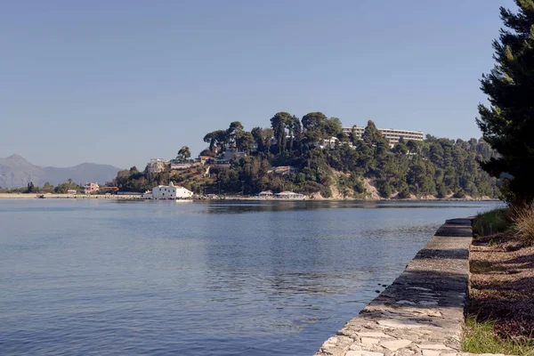 Vista Del Mar Del Monasterio Ortodoxo Vlacherna Panayia Grecia Isla — Foto de Stock