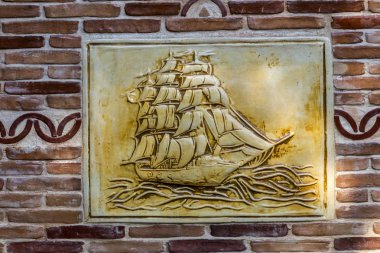 Taş kaynaklı eski bas-tasfiye (Moreloponnese, Yunanistan).