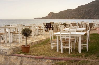 Deniz manzaralı taverna (Yunanistan, Mora)