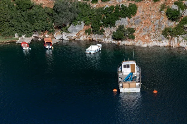 Seascape Moored Boats Swing Waves Open Sea Autumn Sunny Day — Stock Photo, Image