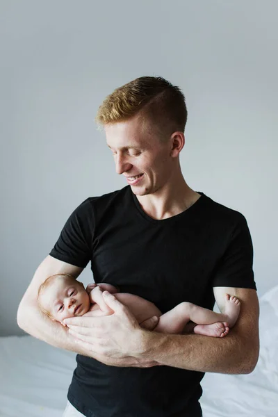 Young Dad Holds Newborn His Arms Young Dad Holds Newborn — Stock Photo, Image