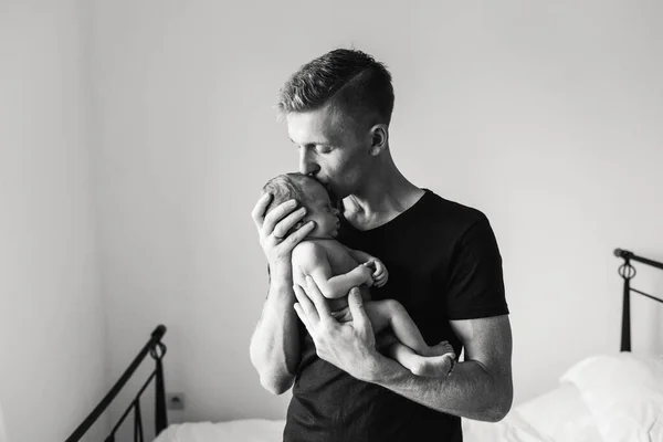Young Dad Holds Newborn His Arms Kisses His Forehead — Stock Photo, Image