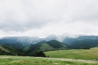Dağların güzel manzarası.