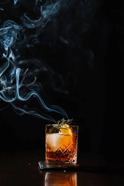 Whisky Avec Glace Orange Romarin Fumeur — Photo