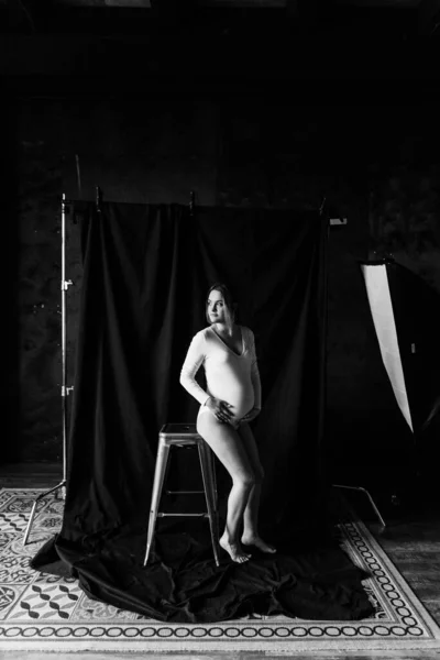 Young Pregnant Woman White Bodysuit Black White Photo Pregnant Woman — Stock Photo, Image