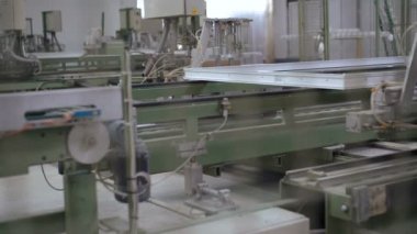 Plastik pencere hattı üretimi. 4k