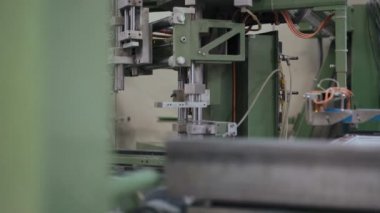 Plastik pencere hattı üretimi. 4k
