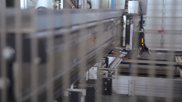 Автоматична лінія виробництва вікон — стокове відео