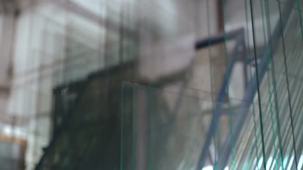 Хранение оконного стекла на оконном заводе 4К — стоковое видео