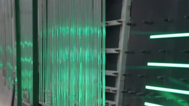 Cam pencere fabrikasında üretim