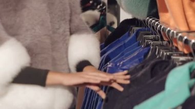 Şık Bayan ceket butik seçme yakın çekim