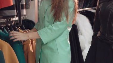 İki keyifli Bayan Montları butik seçme