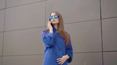 4 k konuşan moda bayan