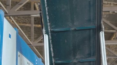 Otomatik parça Pvc windows yapar. Yavaş yavaş
