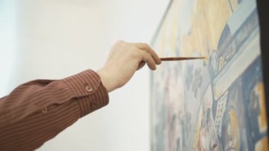 Portre ressamlar el Kyivs şaheseri kanlı kamu kare 4 k çizer.