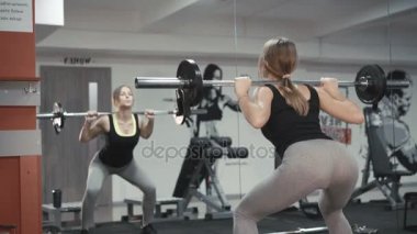 Halter Gym salonunda 4 k ile ağız kavgası yaparken kız arkada