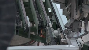 Windows Pvc bölümlerini birbirine yapışmasını için otomatik hat makine