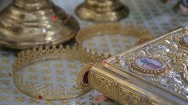 Ortodoks düğün kron gospel üzerinde