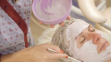 Aljinat yüz maskesi uygulama